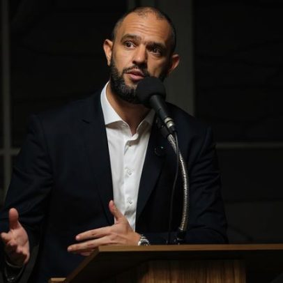 Coletiva de Montenegro, presidente do Fluminense, é transmitida ao vivo