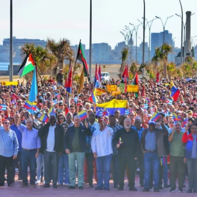 ‘Tirem as mãos da Venezuela’: protestos contra ação dos EUA ocorrem em cidades de vários países