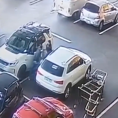 Mulher sequestrada em estacionamento de mercado é jogada de carro