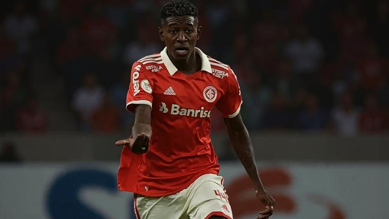 Vitão em ação pelo Internacional (Foto: Ricardo Duarte/Internacional)