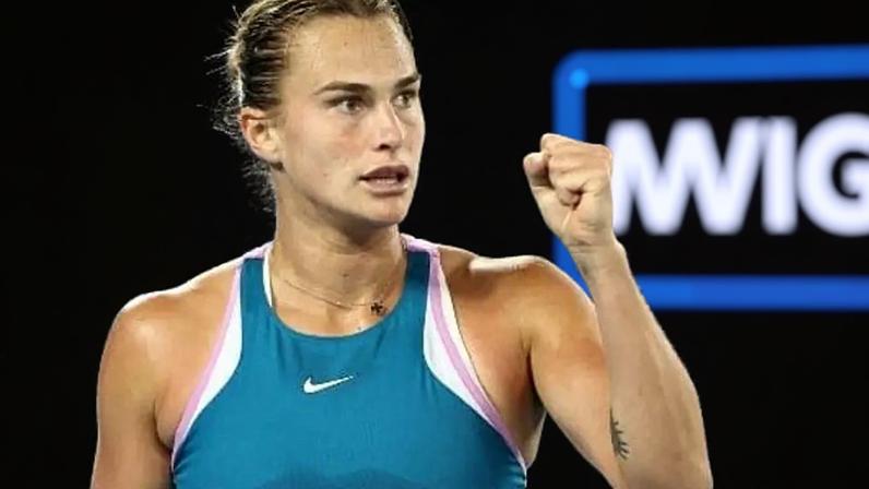 Aryna Sabalenka em uma das vitórias no Australian Open (Tennis Australia/Arquivo)