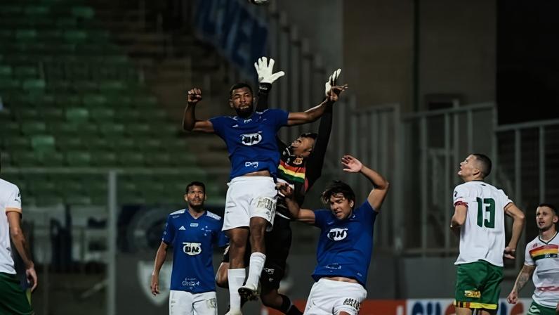 O Cruzeiro empatou o segundo jogo seguido em casa e está muito longe do G4 da Série B