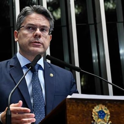 Senador aciona PGR contra ministro do TCU sobre condução do caso Master