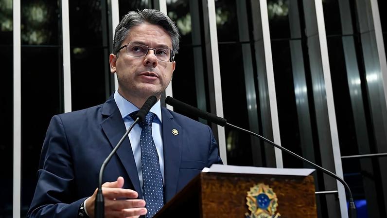 Senador Alessandro Vieira no Plenário do Senado Federal