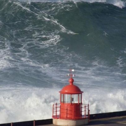 Brasileiro Will Santana surfa onda gigante durante Ingrid na Europa