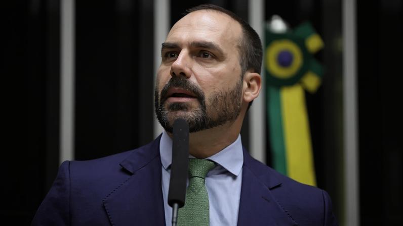 Eduardo Bolsonaro vê margem para indulto e nomeação de Bolsonaro, mas STF já deu decisões que demonstram rejeição a atos do tipo.