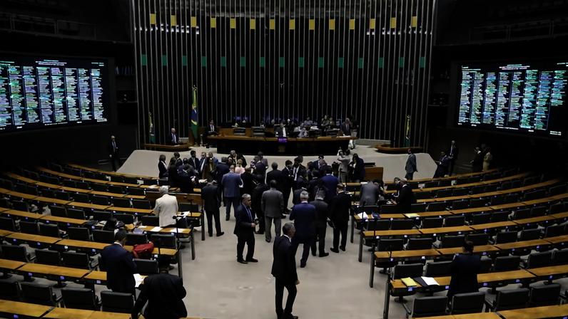 Governo inicia ano na Câmara sob pressão por vencimento de 10 MPs