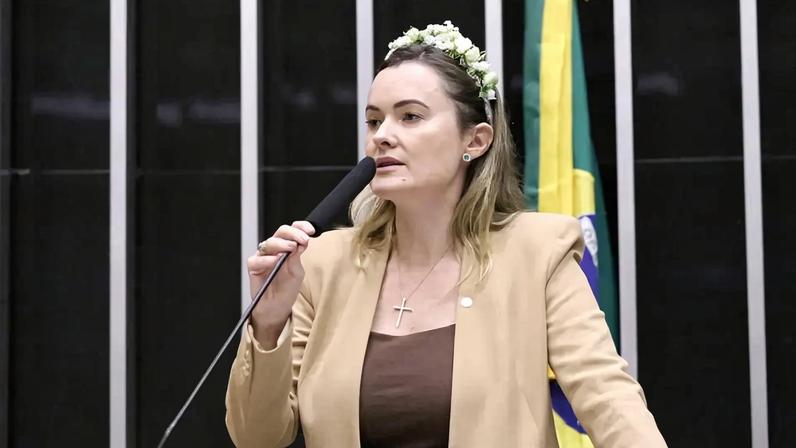 Zanatta já obteve autorização para visita a Bolsonaro, mas não compareceu em razão de licença-maternidade.