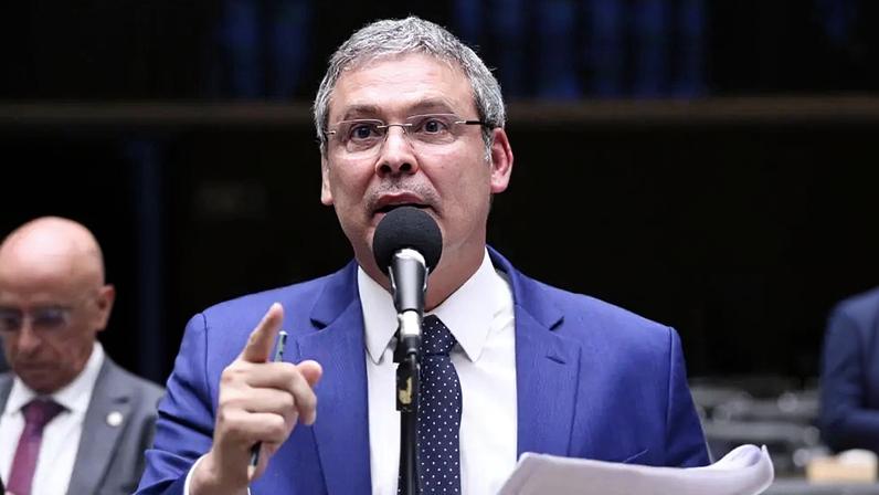 Lindbergh Farias cria linha do tempo de postagens para esboçar tese de "fases" e pede quebra de sigilo dos representados. (Foto: Kayo Magalhães/Câmara dos Deputados)