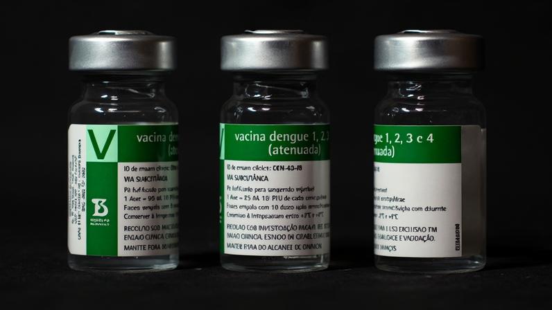 Vacina da dengue do Instituto Butantan, primeira do mundo em dose única, é aprovada pela Anvisa.