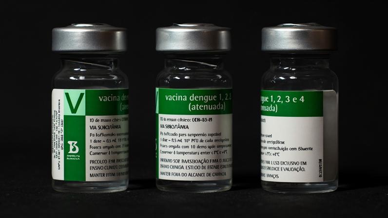 Vacina da dengue do Instituto Butantan, primeira do mundo em dose única, é aprovada pela Anvisa.