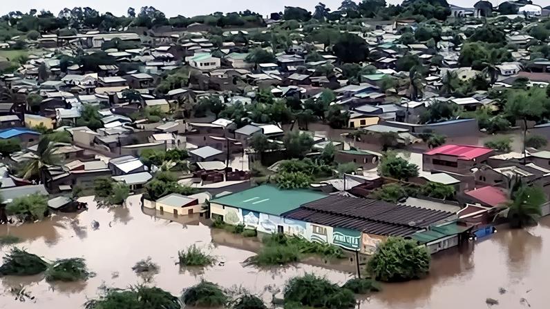 Chuvas e enchentes na África leva igrejas a virarem abrigo
