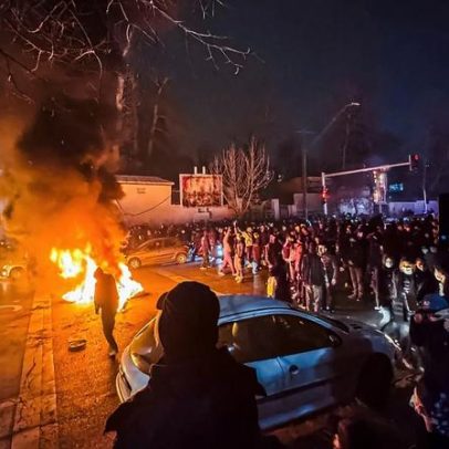 Irã reprime protestos; cristãos se manifestam