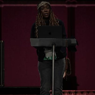 Pregadora exorta: quem salva é o homem na cruz do meio