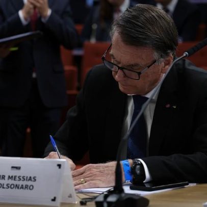 Bolsonaro pede a Moraes autorização para reduzir pena por leitura