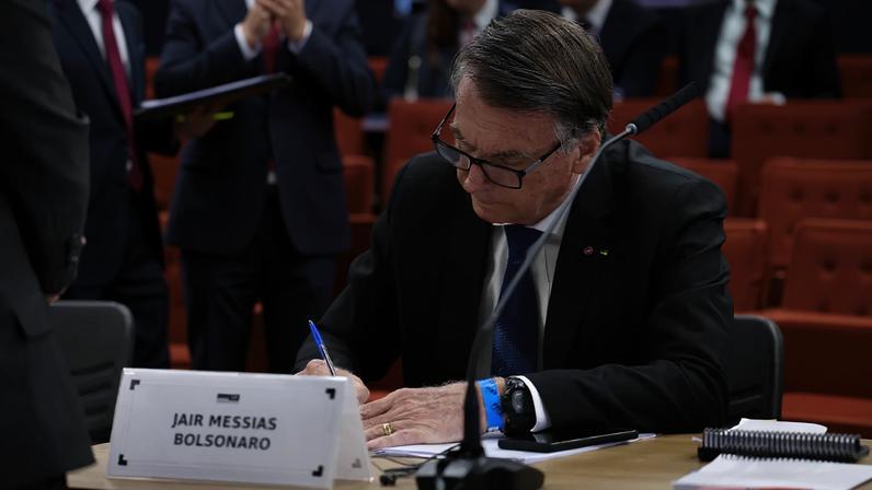 Caso seja autorizado, Bolsonaro poderá reduzir quatro dias de pena para cada obra lida e avaliada. DF tem lista de livros autorizados. (Foto: Ton Molina/STF)