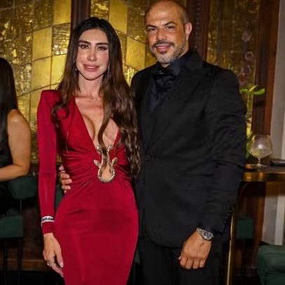 Ex-BBB Jaque Khury beija o namorado em evento