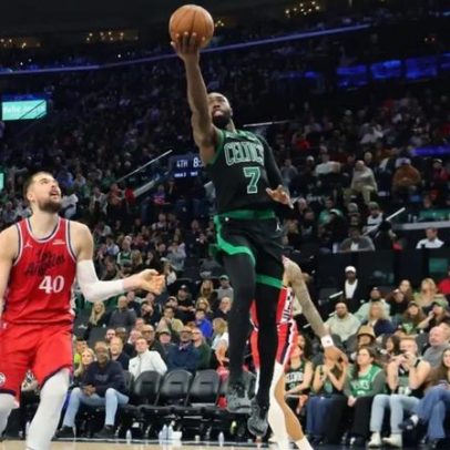 Jaylen Brown brilha, expulsão de Green e enterrada dominam a NBA