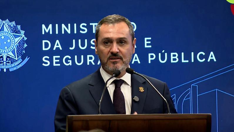 Lewandowski deixa governo