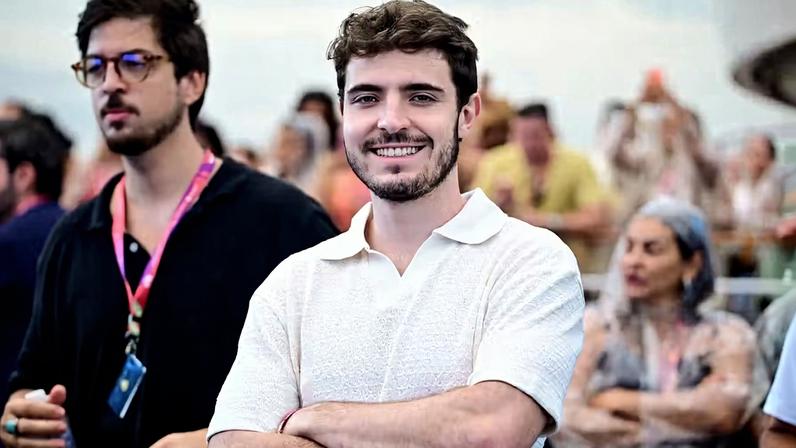 Filho de Gugu, João Augusto Liberato, curte show de Murilo Huff no navio de Wesley Safadão