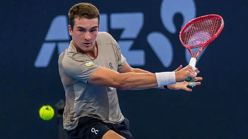 João Fonseca em treino para ATP de Brisbane (Foto: Brisbane International)