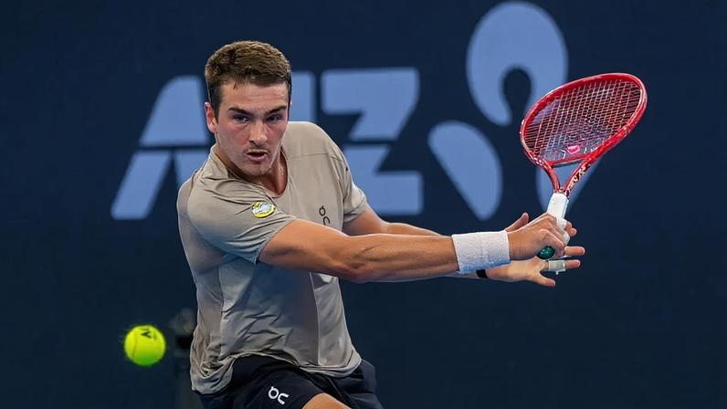 João Fonseca em treino para ATP de Brisbane (Foto: Brisbane International)