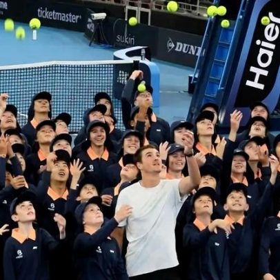 João Fonseca participa de cerimônia com boleiros antes do ATP de Brisbane
