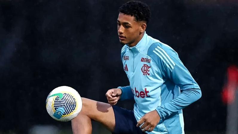 João Victor durante treino do Flamengo na pré-temporada em 2025 (Foto: Gilvan de Souza/Flamengo)