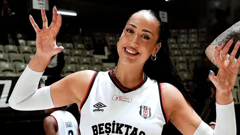 A central Zeynep Sude Demirel do Besiktas (Foto: Instagram)