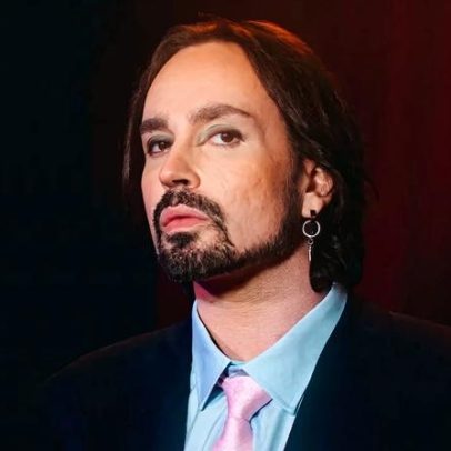 Johnny Hooker revela processo público de violência além das conquistas