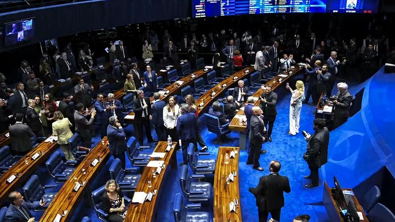 Sessão do Senado na noite de 17/12/25. — Foto: Jonas Pereira/Agência Senado