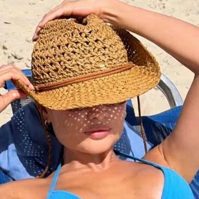 Juliette renova bronzeado em dia de praia