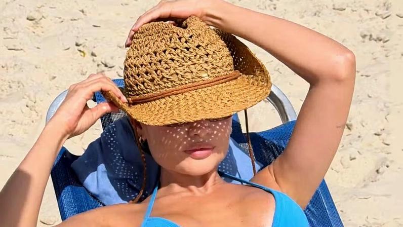 Juliette renova bronzeado em dia de praia — Foto: Reprodução/Instagram