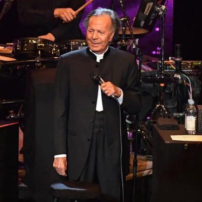 Julio Iglesias nega acusações de assédio e tráfico feitas por dois ex-funcionários