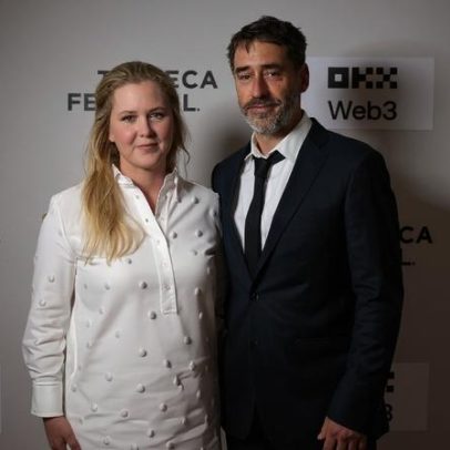 Amy Schumer pede divórcio de Chris Fischer após 7 anos de casamento