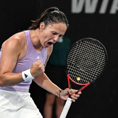 Kasatkina se emociona ao vencer sua primeira partida na Austrália, em Adelaide