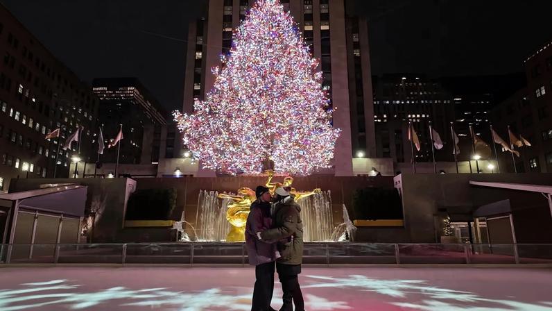 Keanu Reeves’ girlfriend, Alexandra Grant, shared a photo of her and the actor kissing during a romantic outing in New York City.