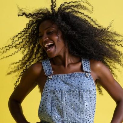 Kenya Sade transmitirá o Super Bowl como porta-voz