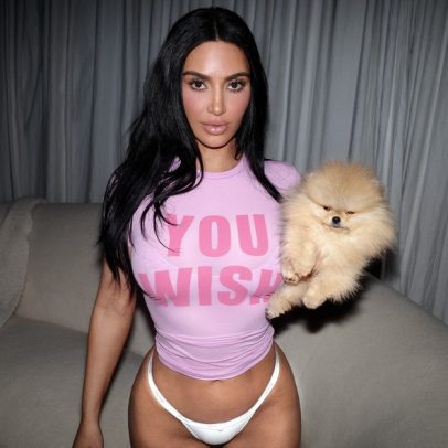 Kim Kardashian chama atenção na web com foto de divulgação