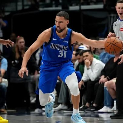 Klay Thompson supera astro e se aproxima de Curry em recorde da NBA