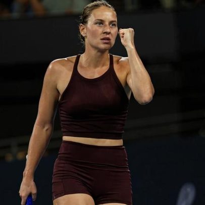 Kostyuk vence Andreeva e enfrenta Pegula na semifinal