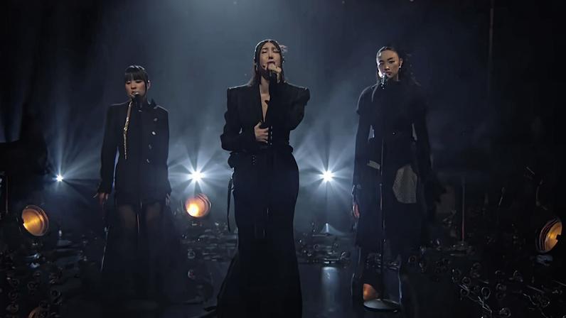 Cantores de KPop Demon Hunters apresentam versão Golden Glowin no Kimmel