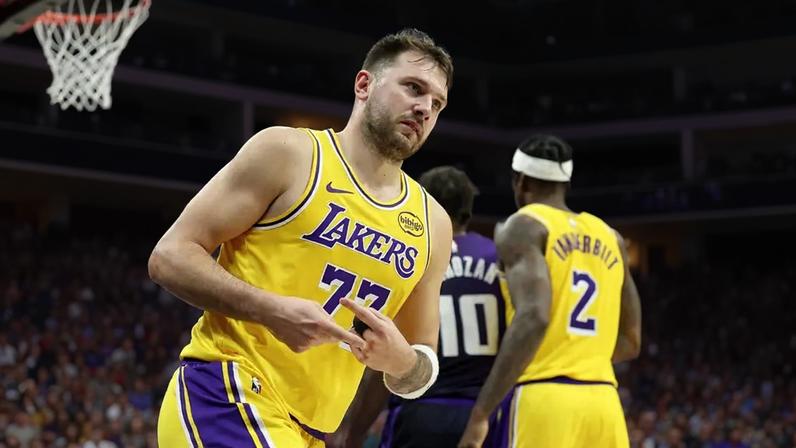 Luka Doncic dá show, mas Lakers sai derrotado (Foto: EZRA SHAW / GETTY IMAGES NORTH AMERICA / Getty Images via AFP)