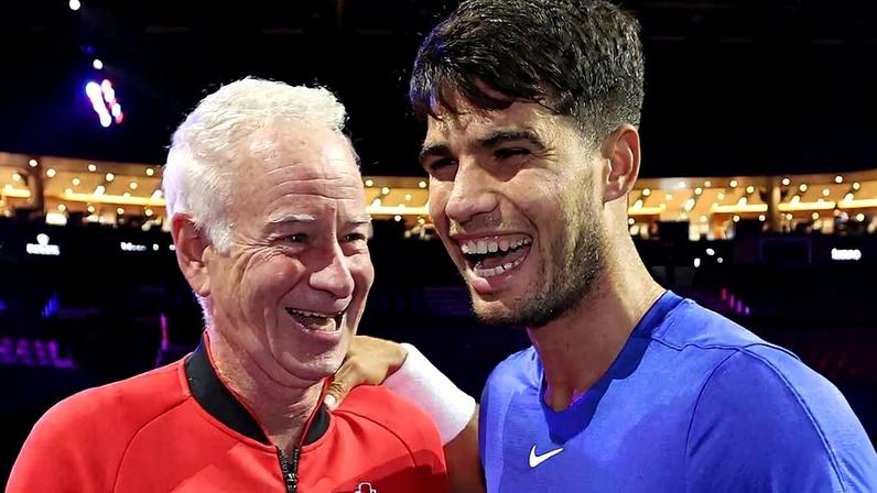 John McEnroe e Carlos Alcaraz (Foto: Clive Brunskill/Getty Images for Laver Cup)