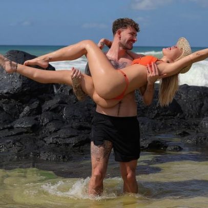 Karoline Lima e Léo Pereira curtem Fernando de Noronha em clima de romance