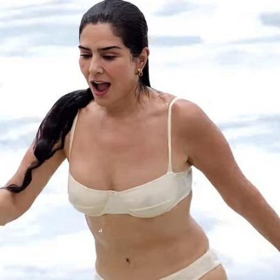 Letícia Sabatella enfrenta água gelada ao tomar banho de mar no Rio