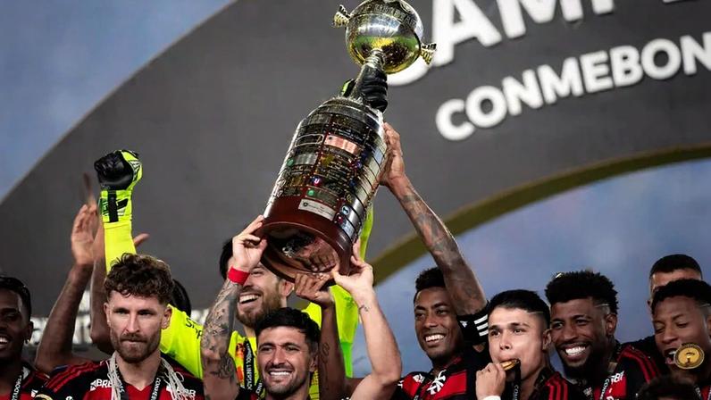 Arrascaeta e jogadores do Flamengo comemoram titulo da Libertadores (Foto: Marco Galvão/Zimel Press/Gazeta Press)
