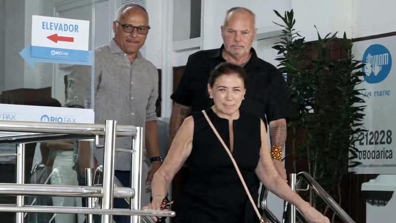 Corpo de Manoel Carlos é velado no Rio; famosos se despedem do autor