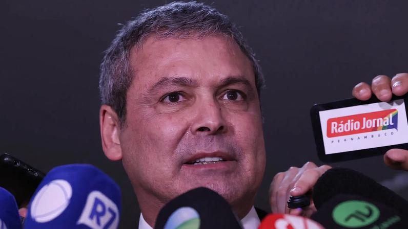 Lindbergh acusa Eduardo, Flávio e Nikolas de estimular intervenção dos Estados Unidos e questionar a democracia brasileira. (Foto: Lula Marques/Agência Brasil)