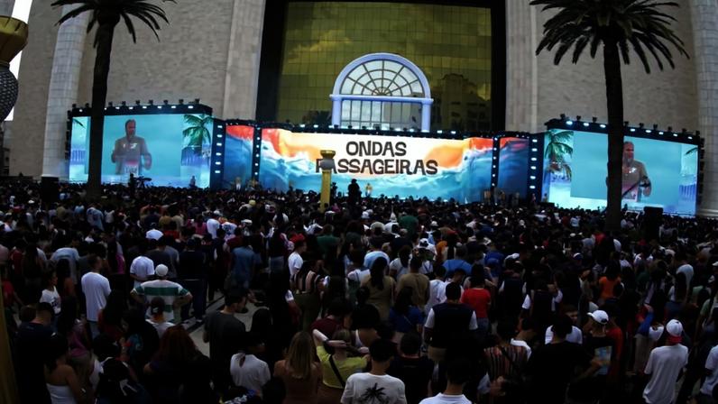 Luau FJU reúne 160 mil jovens em evento